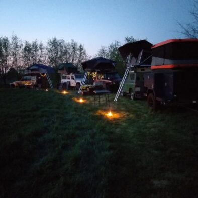 De campersite ligt achter onze woning in het landelijke Wachtebeke, nabij de Nederlandse grens.